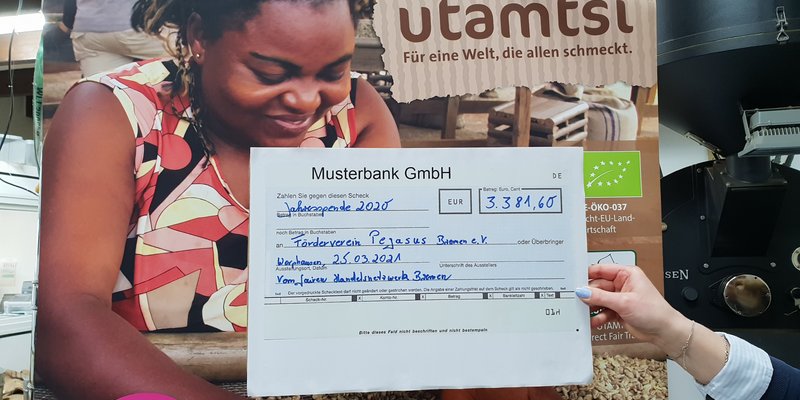 Spendenübergabe UTAMTSI Kaffeerösterei
